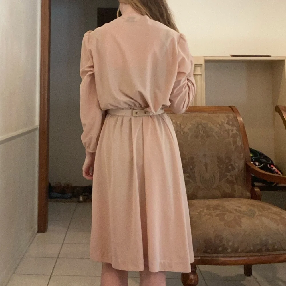 Elegant Beige Lace-Trimmed Dress 1970’s vintage dress - Picture 3 of 4